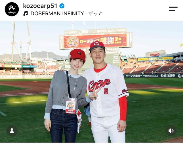 夫人とアツアツ2ショット（本人インスタグラムより）
