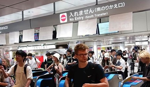 中国人観光客「半減」で吹き飛んだ5210億円　それでも全体消費額は前年超え、訪日客全体もほとんど減っていない