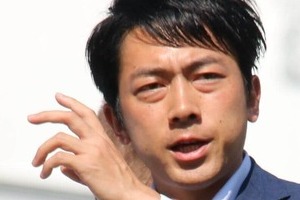 靖国参拝めぐる記事に「理解不能」「写真も見出しも驚くしかない」　小泉防衛相のX投稿に賛否
