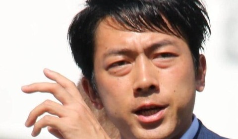 靖国参拝めぐる記事に「理解不能」「写真も見出しも驚くしかない」　小泉防衛相のX投稿に賛否