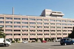 秋田県職員のラブホテルでバスローブ会見　重い処分に...橋下徹氏「非難されるべきはウソついて休んだこと」