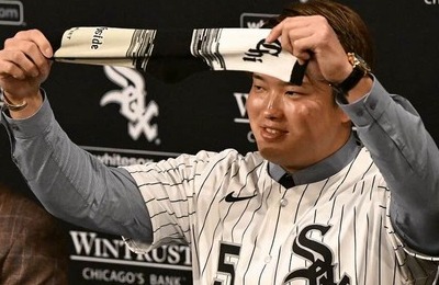 村上宗隆、美貌の人気女医タレントとステキ笑顔2ショット　「村上選手のヒットも見ることができて、とても楽しい時間」