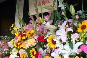 著名人の祝い花を自作自演　「楊国福麻辣湯」が公式Xで謝罪「営業再開を延期」