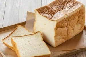 鳥取の食パン大量投棄、専門家が警告「クマの餌付けになって対策がすべて水の泡」