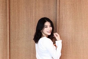 出口夏希、肩出しブラックドレス姿で国宝級の美貌　「透明感レベチ」「可愛いすぎ！」「どこまで綺麗になるの」