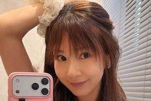 ほしのあき、ふわふわ膝上ミニワンピ姿でカワイイがダダ漏れ　「スタイル良い」「可愛すぎ」「かわい～い！」