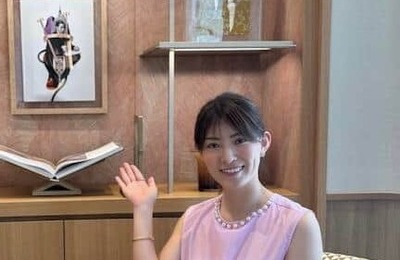 女子ゴルフの植手桃子、肩出しドレス＆ジュエリーで美貌ダダ漏れ　「美人過ぎる」ゴルフウェア姿と雰囲気変わって