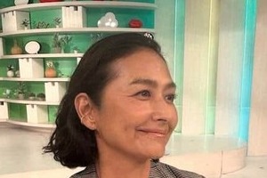 清原和博、「愛情めし」メニュー真剣表情で見つめる　元妻・亜希が紹介「清原さんのお友達から送られてきた」