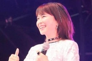 森高千里、膝上ミニスカ衣装で変わらぬ美貌　「LINDBERG」渡瀬マキと2ショ「奇跡の50代」「可愛いすぎ」