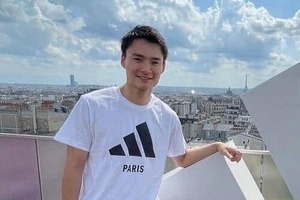 国際結婚のフェンシング松山恭助、美人妻を抱きしめラブラブ2ショット　結婚1周年で大量公開...「お幸せに」