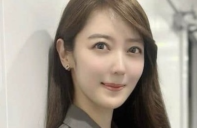 上野愛奈アナ、タイトな白ニット姿で美貌ダダ漏れ　「爽やかな美しさ」「神々しい」神スタイル炸裂