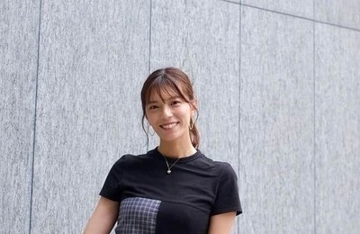テレ朝・三谷紬アナ、久しぶり膝上ミニ丈花柄ワンピ姿にドキっ　「柄が大人っぽいからこれなら着られる！」