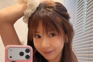 ほしのあき、黒ミニ丈ワンピ＆メガネあわせて色気ダダ漏れ　「ずーっとかわいい」神スタイルの美貌