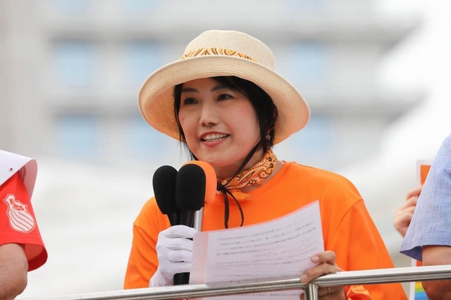 応援演説する高良沙哉参院議員