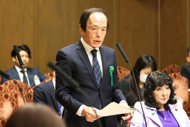 日本銀行・植田和男総裁と片山さつき財務相（写真：つのだよしお/アフロ）