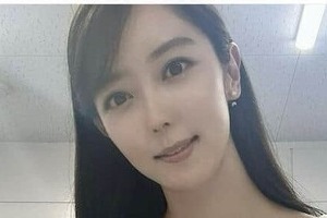 上野愛奈アナ、肩出しホルターネックのワンピ姿で色気ダダ漏れ　「めちゃ綺麗」「可愛すぎ」「まるでAIみたい」
