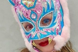 覆面レスラーのスターライト・キッド、マスク脱ぎ「ほぼ素顔」ショット　キャミ姿で「めっちゃ可愛い」「もはやアイドル」