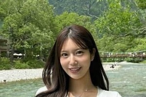 「令和の峰不二子」阿部なつき、肩出し白キャミワンピ姿にドキっ　「めちゃ可愛い過ぎる」「美しすぎます」