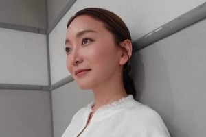 加藤茶の45歳年下妻・綾菜「衣装のスカートが透けてて可愛い」　秋コーデが「めっちゃ可愛い」色気ダダ漏れ