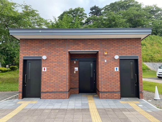 公園の公衆トイレで「蛍光管」が無断交換（写真はイメージ。札幌市のものではありません）