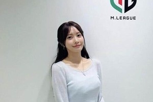 佐野ひなこ、ミニスカ＆黒ストあわせたユニ姿に反響...「カッコいい」「めちゃくちゃ可愛い」　麻雀Mリーグ参戦