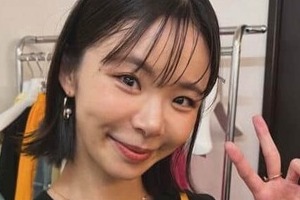 母親は伊藤蘭...趣里、膝上ミニ丈×ジャケットのコーデで色気ダダ漏れ　「見るたびに綺麗に」「可愛すぎ」