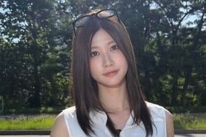 生見愛瑠、ふとももあらわ大きめトップスのコーデで異次元スタイル　「可愛すぎ」「爆美女すぎ」