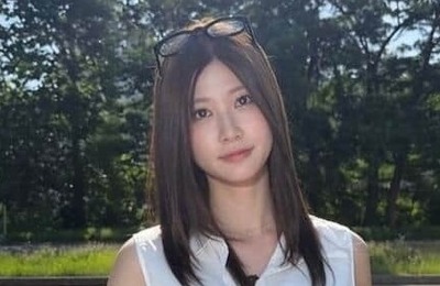 生見愛瑠、ふとももあらわ大きめトップスのコーデで異次元スタイル　「可愛すぎ」「爆美女すぎ」