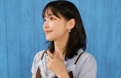 鷲見玲奈アナ、膝上ミニスカ×パーカーのゴルフコーデ　「可愛いさに撃沈」すらり神スタイルの美貌ダダ漏れ