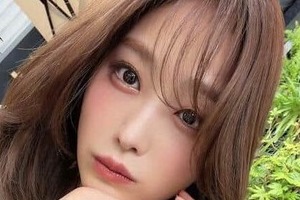 高橋ひかる、肩出し黒ノースリ姿で「激カワ」ポージングにドキっ　「心臓止まりそう！」「ドキドキする」