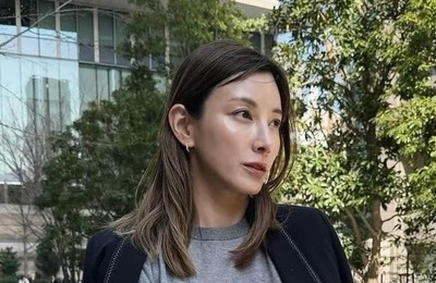 加藤あい、ショーパン×Tシャツ＆爆イケなサングラス姿で...美しい虹をバックに　「超絶可愛い」「ただただ綺麗」