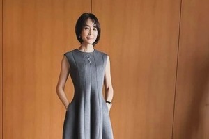 内田恭子アナ、肩出しワンショルコーデで自撮りショット　変わらぬ美貌ダダ漏れ...「本当に素敵」「美しい！」