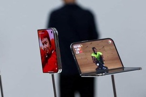 36万円超「iPhone Duo」は誰が買う？　折りたたみスマホはシェア1％台、Appleでも失敗なら「オワコン」か