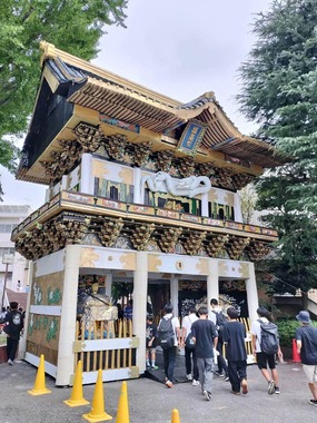 絶賛が相次いだ文化祭の入場門（写真は「浦高祭」公式Xから）