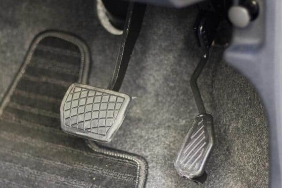 高齢運転者の交通事故は踏み間違いによるものが多いという（画像はイメージ）
