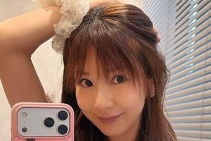 ほしのあき、スイカ模様の浮き輪でプカプカと...初めての宮古島満喫ショット　「ずっとカワイイ」「キュンキュン」