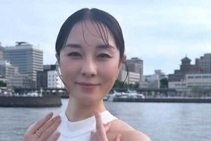 伊藤歩、深紅の装いでドレスアップ...国宝級の美貌ダダ漏れ　14歳年下イケメン俳優との結婚で話題に