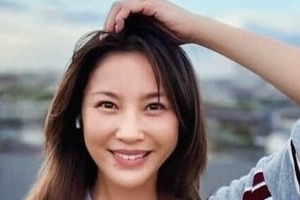 瀬戸朝香、ベージュのワンピ姿で美貌ダダ漏れショット　「可愛い～！！」「美しい」すらり神スタイル炸裂