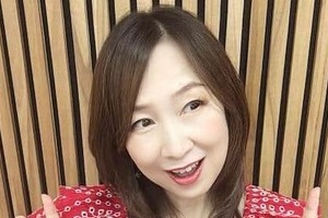 森口博子、真っ赤なワンピで変わらぬ美しさに衝撃　「永遠のアイドル」「可愛い過ぎ」すらり神スタイル炸裂