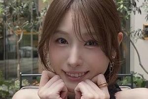 高橋ひかる、ミニ丈ドレス＆黒ストで色気ダダ漏れドラマオフショット　「かわいすぎ」「ドキっとしちゃう」