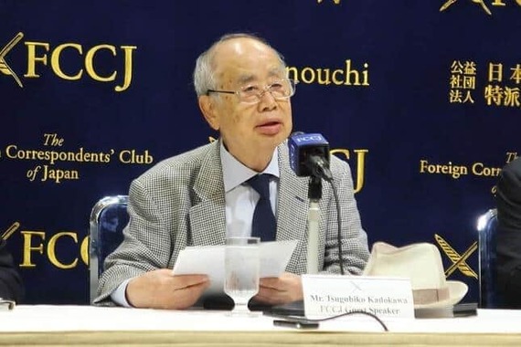 記者会見する角川歴彦氏（2026年6月撮影）