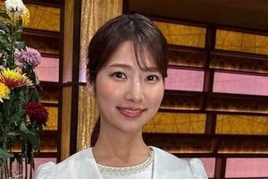 テレ朝「報ステ」安藤萌々アナ、赤ミニスカなびかせナイスショット...2か月以上ぶりにゴルフ　スコアは「81」