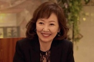 明石家さんま、「世界にひとつだけ」スニーカーで最高の笑顔　浅田美代子が誕生日にプレゼント...「センスが抜群」