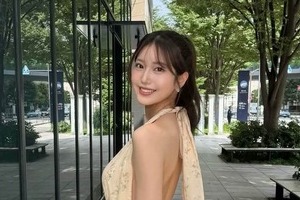 「令和の峰不二子」阿部なつき、肩出し白ノースリ姿＆髪おろしていつもと雰囲気変わって　「反則級の可愛さ」