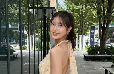 「令和の峰不二子」阿部なつき、肩出し白ノースリ姿＆髪おろしていつもと雰囲気変わって　「反則級の可愛さ」