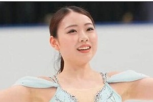 紀平梨花、膝上ミニワンピ姿で「激カワ」ドキっ　坂本花織、樋口新葉との3ショットに反響「わー！久しぶり」