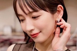 吉岡里帆、背中ざっくりタイトなドレス姿で異次元の美貌　「美し過ぎます」「あまりの美しさに震える」