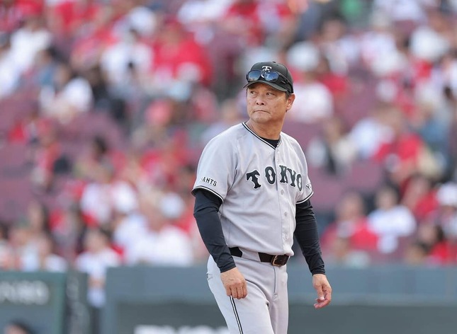 巨人・橋上秀樹監督代行（写真：スポーツ報知/アフロ）