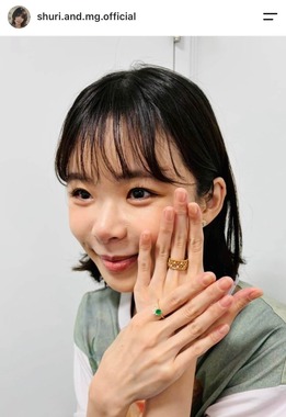 趣里さんのインスタグラム（＠shuri.and.mg.official）より