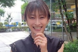 山田優、超ミニ×透け感花柄タイツのコーデで衝撃の神スタイル炸裂　「かっこいい」「めっちゃスタイル良すぎない？」